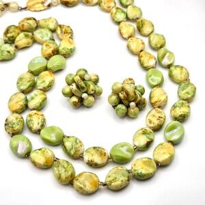 Vintage 1960s Hong‎ Kong Green Marbled Plastic Bead Necklace & Clip-On Earrings